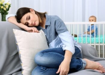 Dépression post-partum: principales causes et symptômes