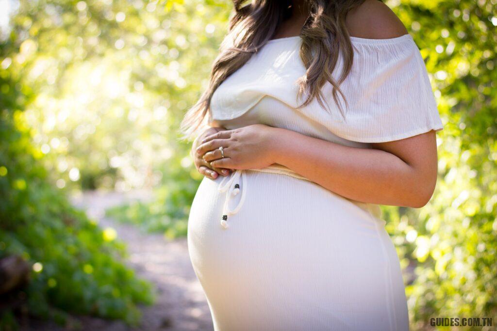 Comment protéger mon estomac des crevasses pendant la grossesse ?
