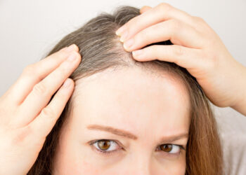 Comment renforcer les racines des cheveux