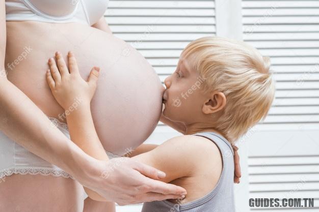 Pellicules de bébé : causes et remèdes maison