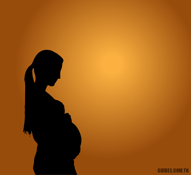 Visage gonflé d’une femme enceinte: causes et traitements