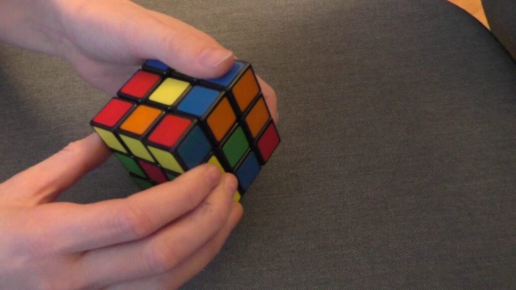 Comment faire son Rubik’s cube en entier facile et rapide ?