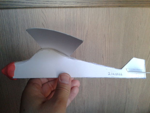 Comment faire des ailes d’avion en carton ?