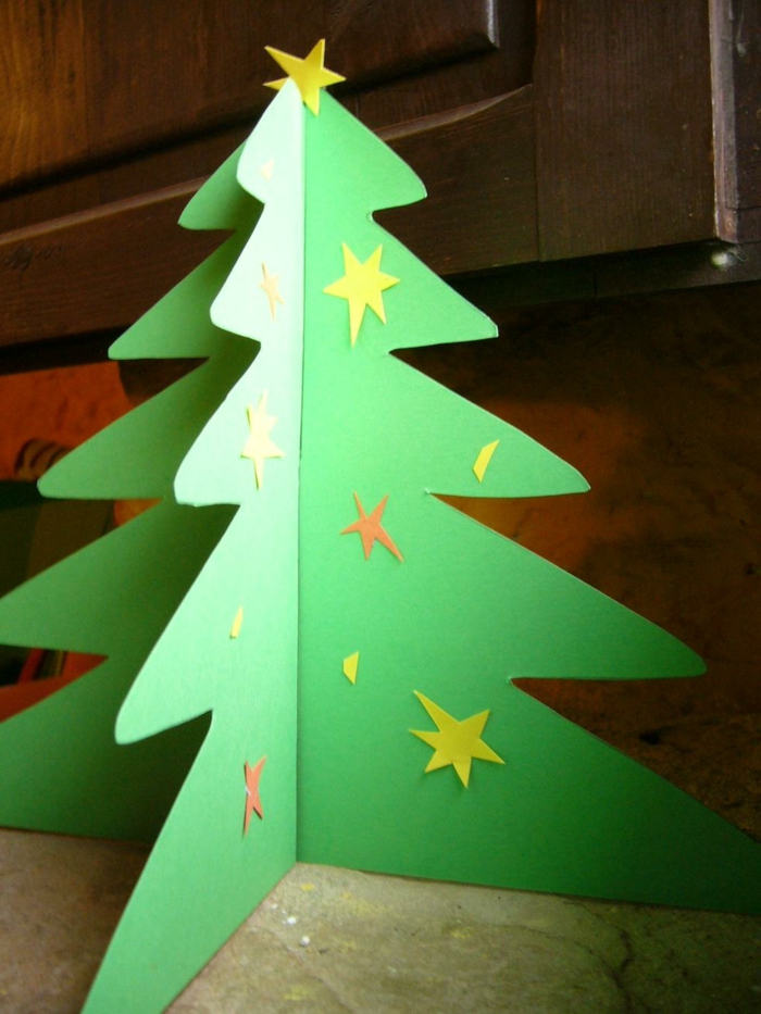 Comment faire un petit sapin de Noël en carton ?