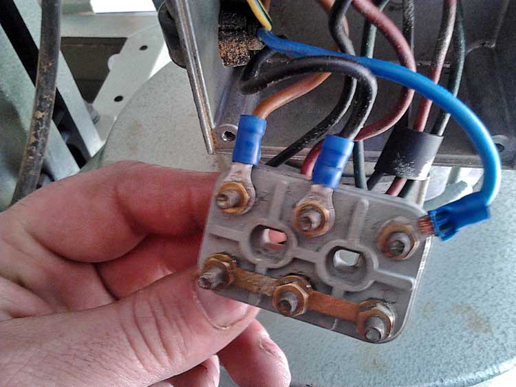 Comment transformer du 380 volts en 220 volts ?